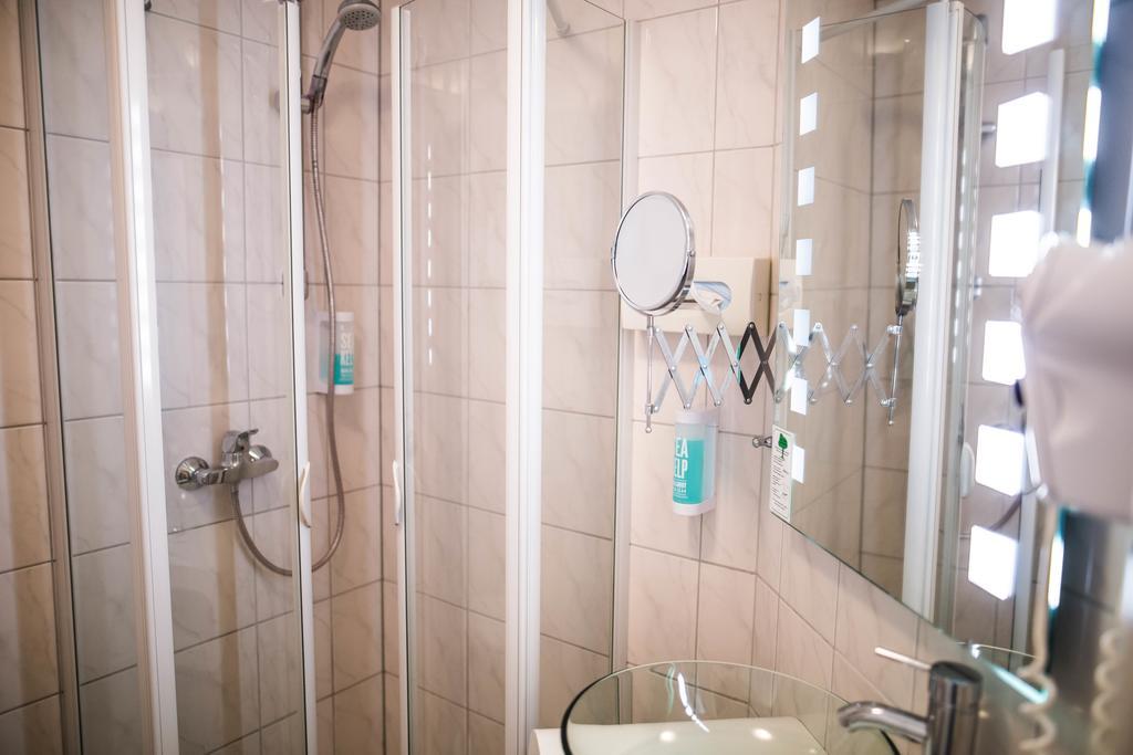 Single Room,414690333:JPEG